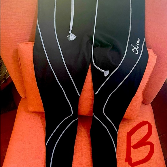 CW-X Women’s Stabilyx Joint Support 7/8 Compression Leggings Size L - Picture 4 of 4